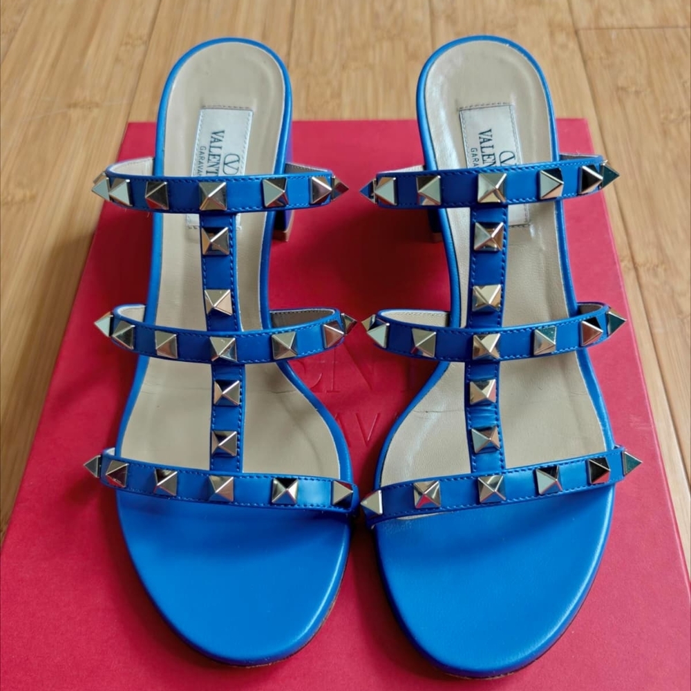 Valentino Garavani Rockstud Open Toe Sandals (Discontinued Color)